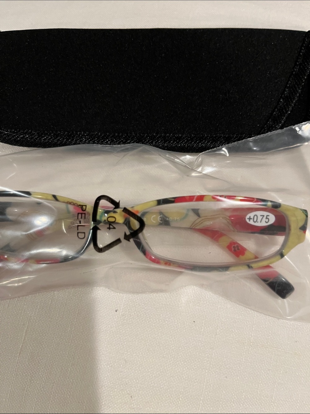 Set of Four Multicolor Reading Glasses with Four Black Cases & Cleaning Cloth - Picture 2 of 8